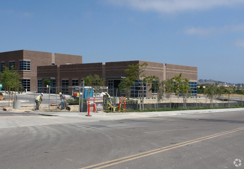 More Photos Of 2540-2546 Gateway Rd, Carlsbad Unknown For Lease