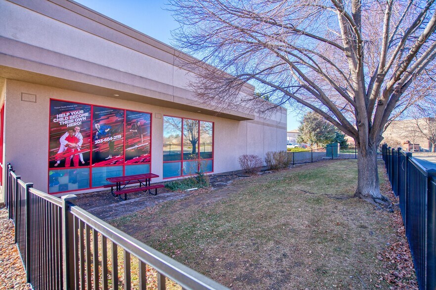 More Photos Of 305-325 Waneka Pky, Lafayette General Retail For Lease