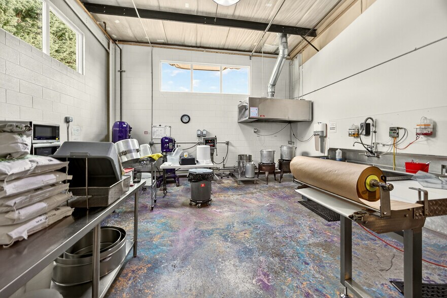 More Photos Of 3100 Merriman Rd, Medford Warehouse For Sale