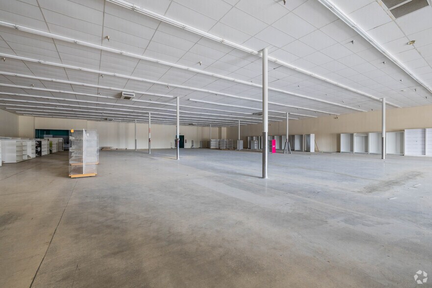 More Photos Of 1711-1725 Knight Ave, Waycross Unknown For Lease