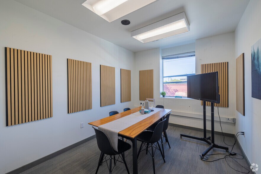 More Photos Of 620 3rd St, Oakland Light Distribution For Lease