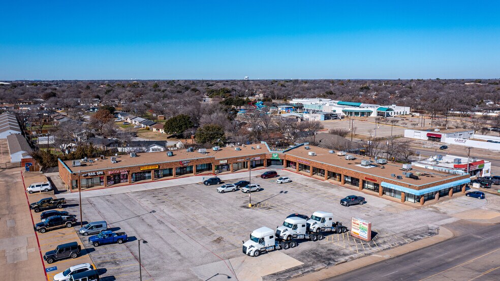 More Photos Of 501 N Main St, Euless Freestanding For Sale