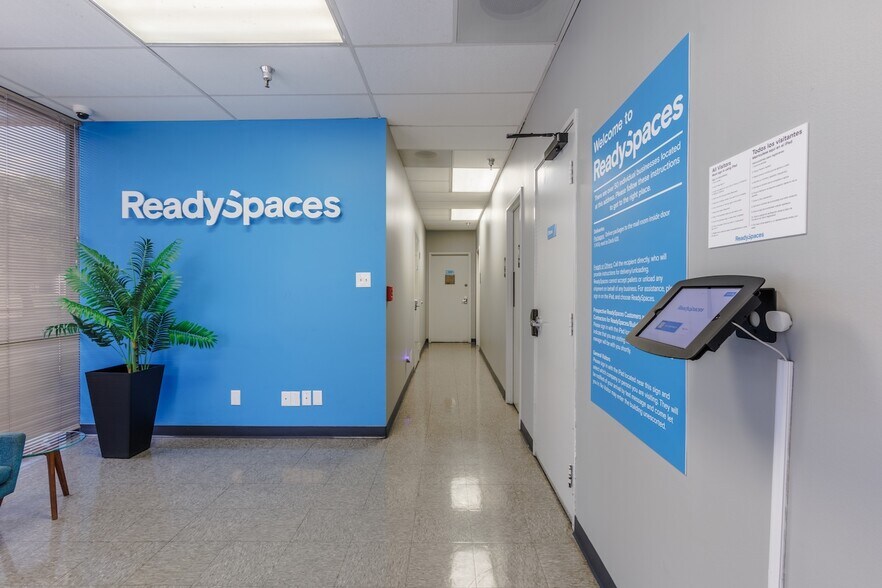 More Photos Of 11410-11420 Mathis Ave, Farmers Branch Distribution For Lease