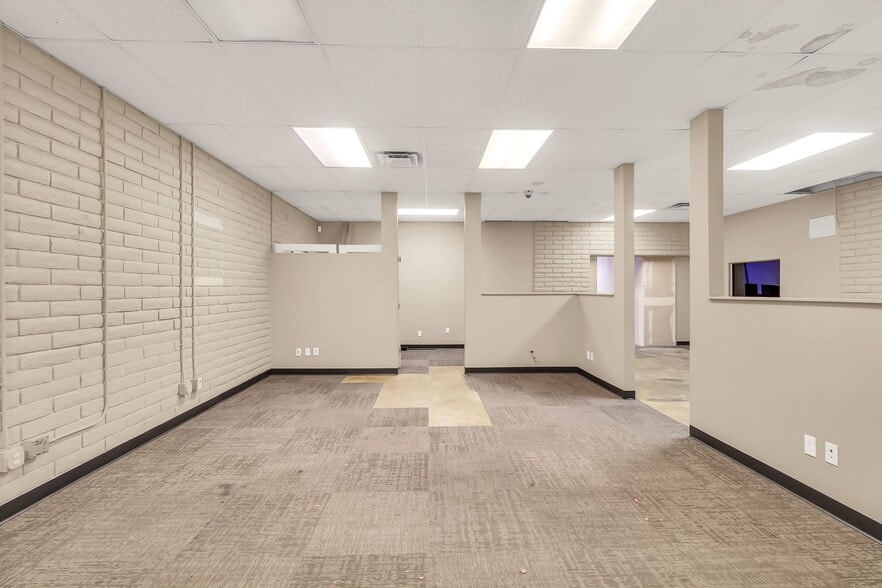 More Photos Of 78 W Ray Rd, Chandler Convenience Store For Lease