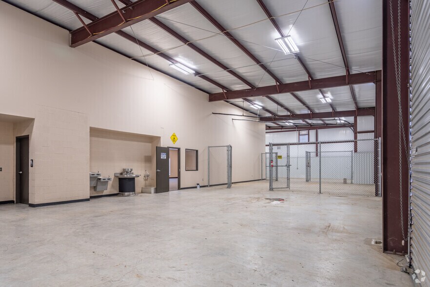 More Photos Of 27316 Spectrum Way, The Woodlands Office For Sale