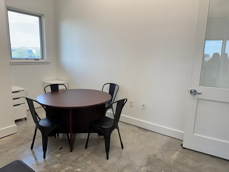 More Photos Of 330 Wonder World Dr, San Marcos Office For Lease