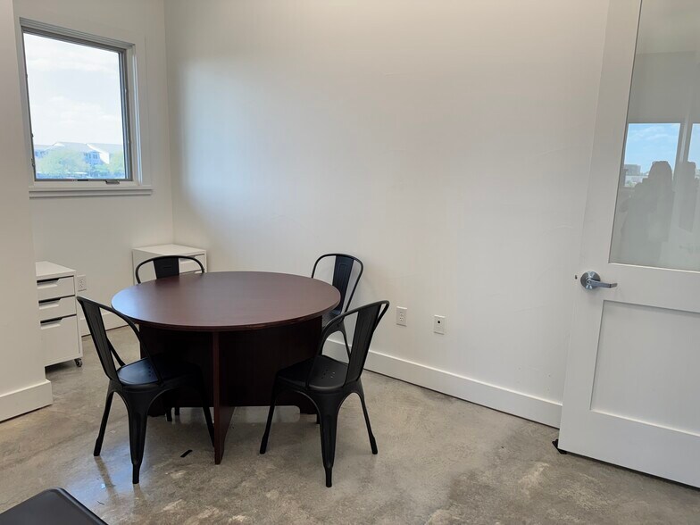 More Photos Of 330 Wonder World Dr, San Marcos Loft Creative Space For Lease
