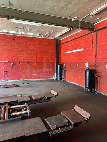 More Photos Of 501 E Trotwood Blvd, Trotwood Auto Repair For Sale