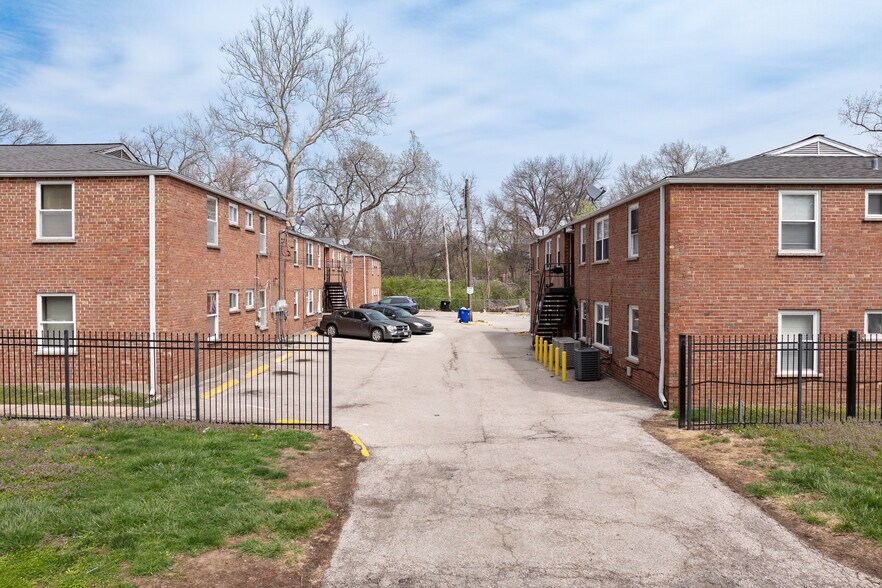 More Photos Of 7723 Wild Plum Ave, University City Apartments For Sale