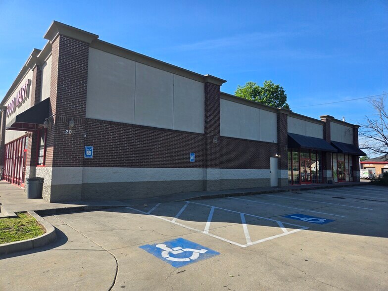 More Photos Of 202 E Boundary St, Augusta Service Station For Lease