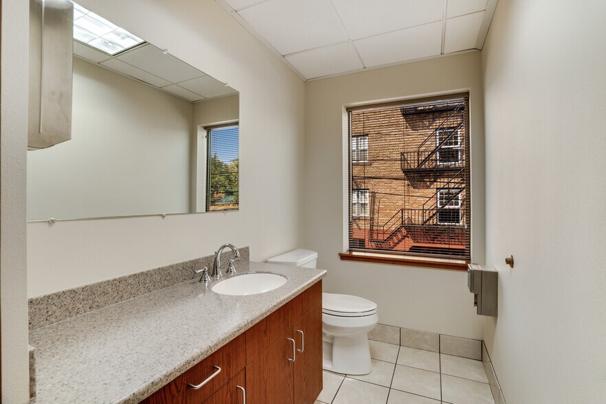 More Photos Of 705 S 9th St, Tacoma Office For Sale