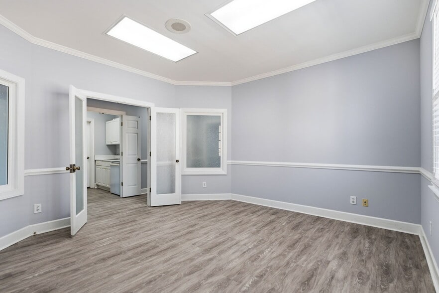 More Photos Of 2854 Johnson Ferry Rd, Marietta Office For Sale