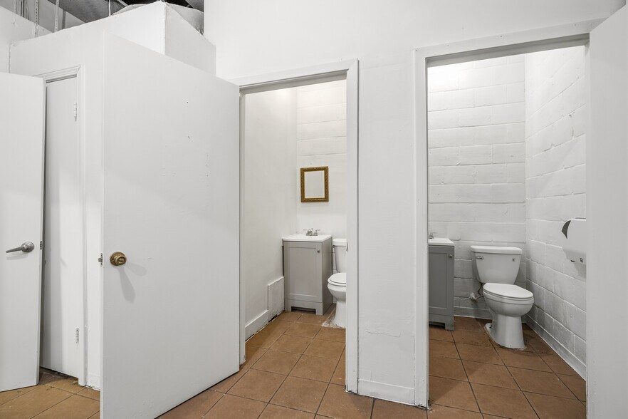 More Photos Of 4424 N Shepherd Dr, Houston Storefront For Lease