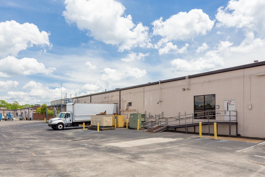 More Photos Of 5209 Linbar Dr, Nashville Unknown For Lease