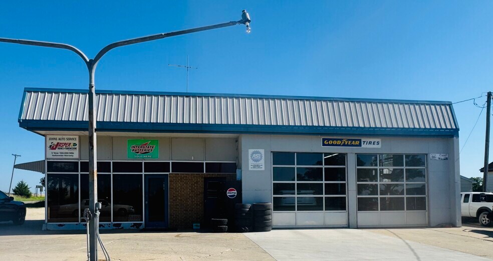 More Photos Of 2000 W Walnut St, Herington Service Station For Sale