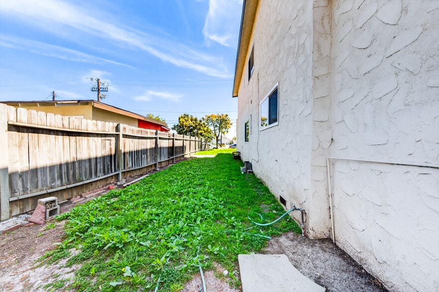 More Photos Of 15003 Larch Ave, Lawndale Apartments For Sale