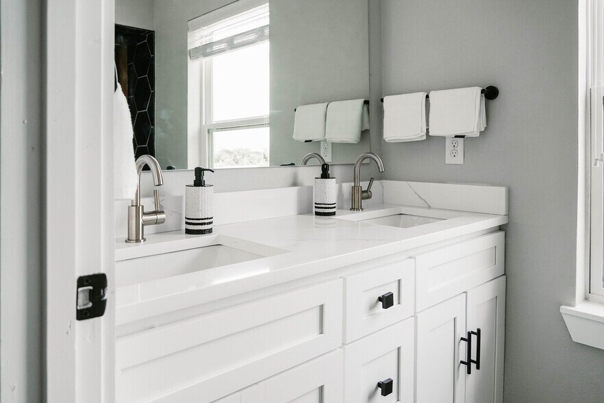 More Photos Of 4911 Alton Ave, Dallas Multifamily For Sale