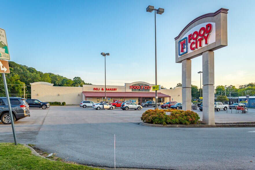 More Photos Of 319 Chickamauga Ave, Rossville Supermarket For Lease