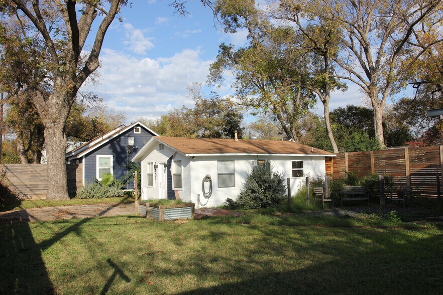 More Photos Of 1601 Holly St, Austin Medical For Lease