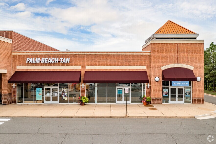 More Photos Of 623-665 Potomac Station Dr, Leesburg Storefront For Lease