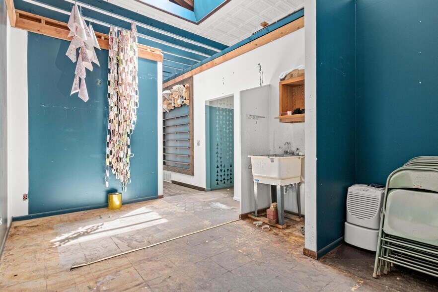 More Photos Of 251 S Knowles Ave, New Richmond Office For Sale
