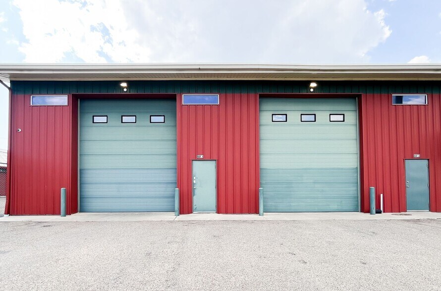 More Photos Of 127 4 St NE, Redcliff Self Storage For Lease
