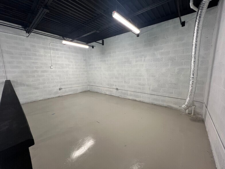 More Photos Of 12871 Suzanne, Hobe Sound Light Manufacturing For Lease