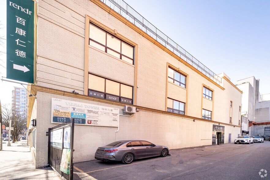 More Photos Of 135-21-135-27 38th Ave, Flushing Office For Lease