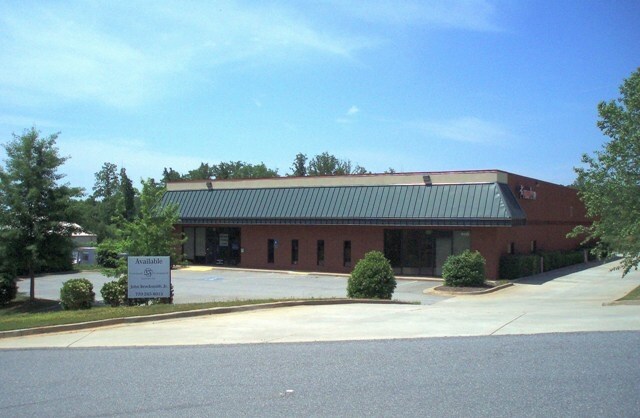 More Photos Of 6110 Parkway North Dr, Cumming Warehouse For Lease