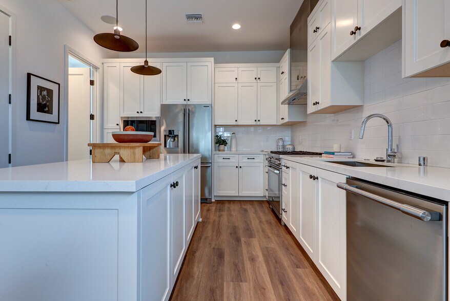 More Photos Of 1445-1447 S Redondo Blvd, Los Angeles Apartments For Sale