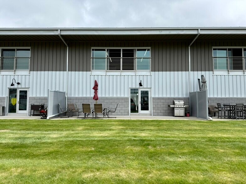 More Photos Of 161 W Speed Way, Pontiac Parking Garage For Sale
