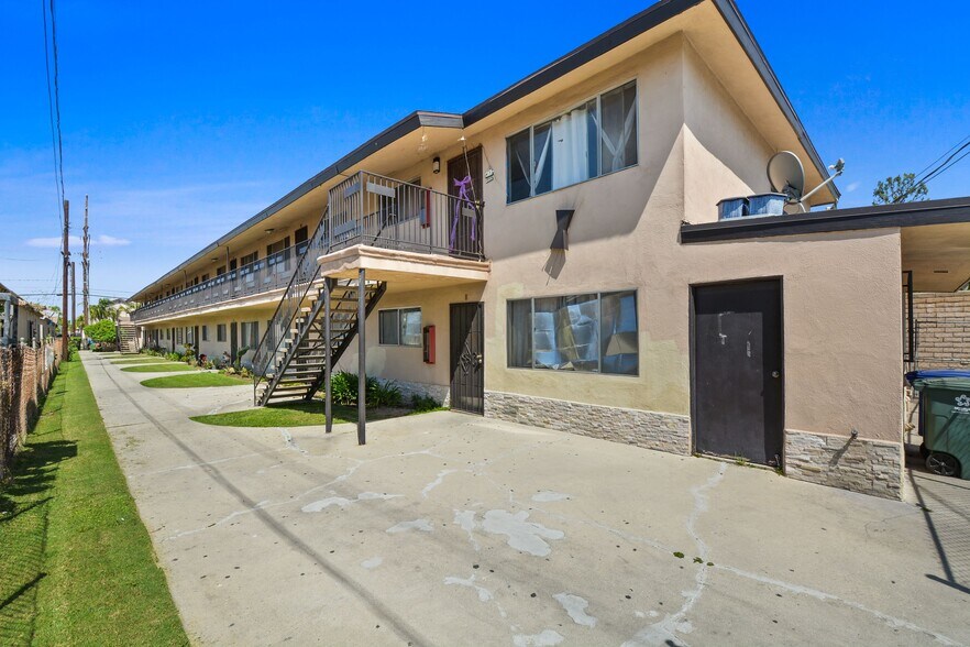 More Photos Of 4502 Elizabeth St, Cudahy Apartments For Sale