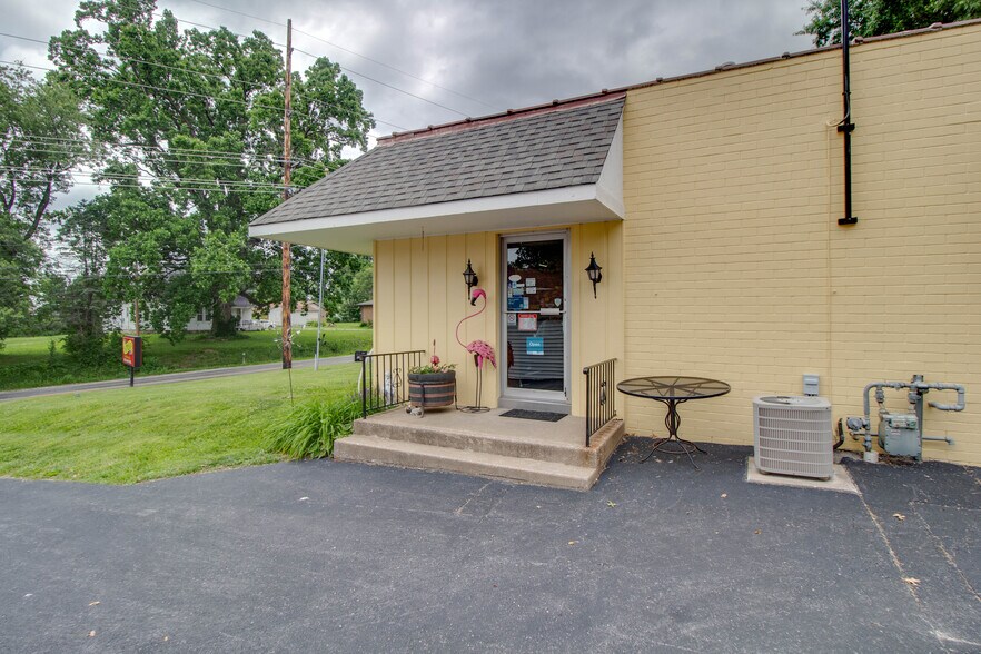 More Photos Of 1007 W Delmar Ave, Godfrey General Retail For Sale