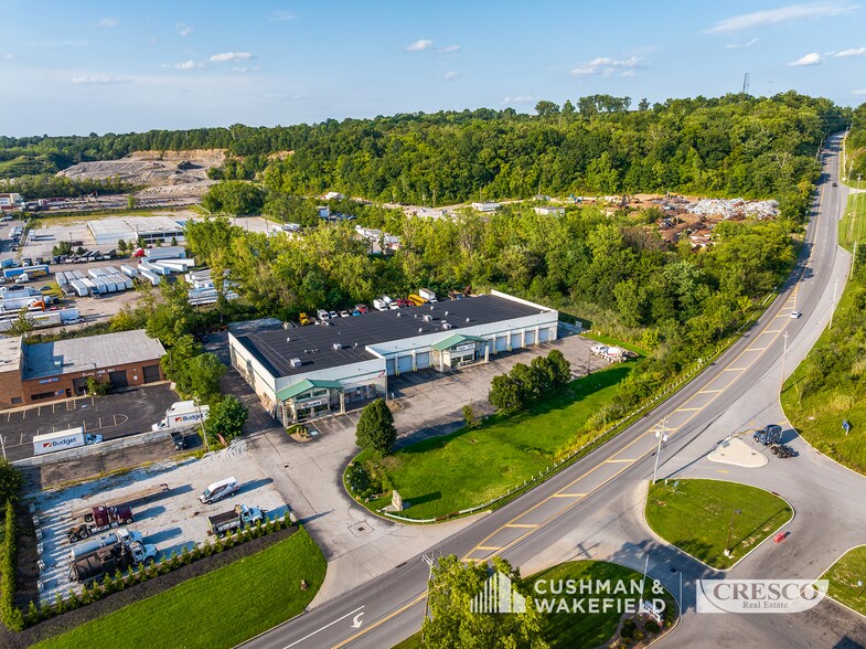 More Photos Of 7941-7951 Granger Rd, Valley View Service For Lease