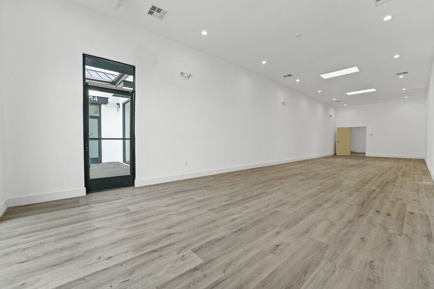 More Photos Of 5310-5314 Laurel Canyon Blvd, Valley Village Freestanding For Sale