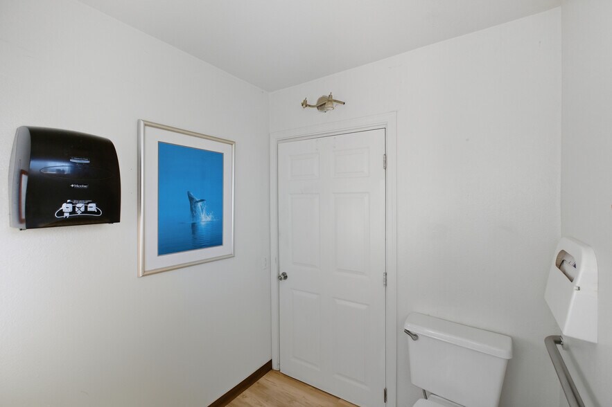 More Photos Of 1185 NE Mill St, Waldport Flex For Sale