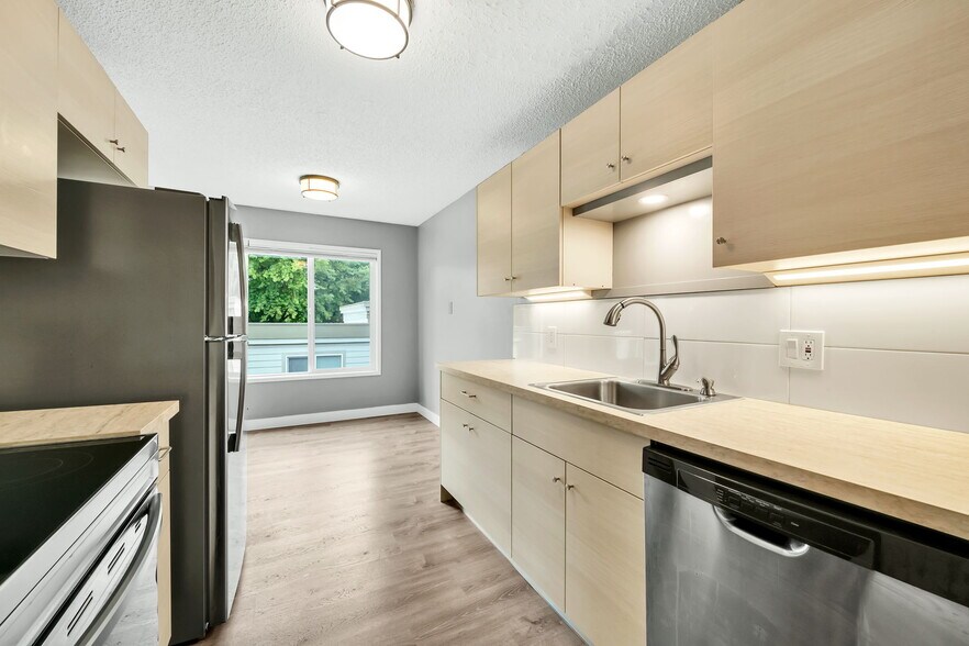 More Photos Of 4147-4153 SE 37th Ave, Portland Apartments For Sale