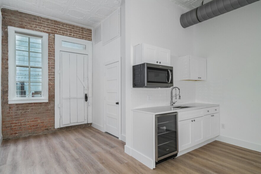 More Photos Of 3106 Swiss Ave, Dallas Storefront For Lease