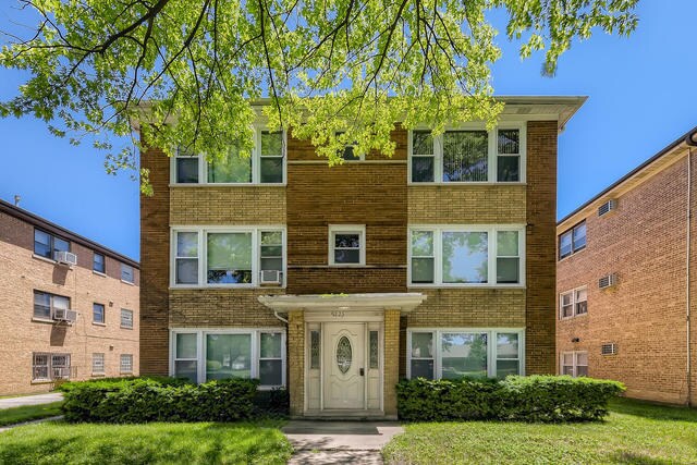Primary Photo Of 9225 S Pulaski Rd, Evergreen Park Apartments For Sale
