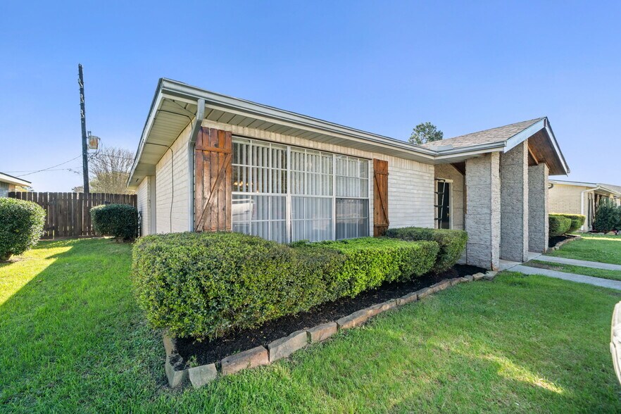 More Photos Of 31938 Sanders St, Magnolia Multifamily For Sale