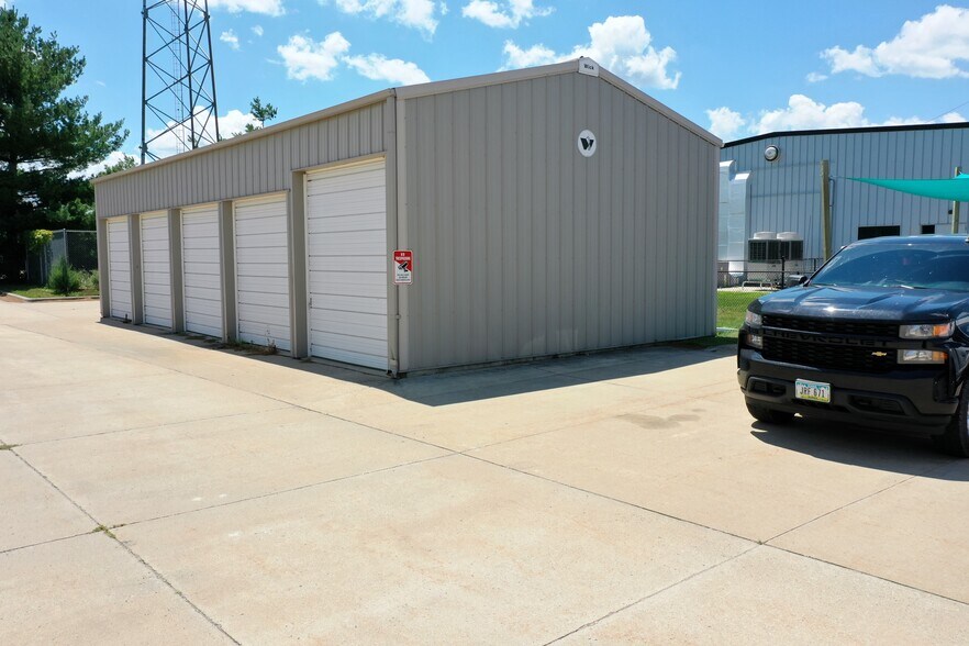 More Photos Of 1801 N 13th Ave E, Newton Flex For Lease