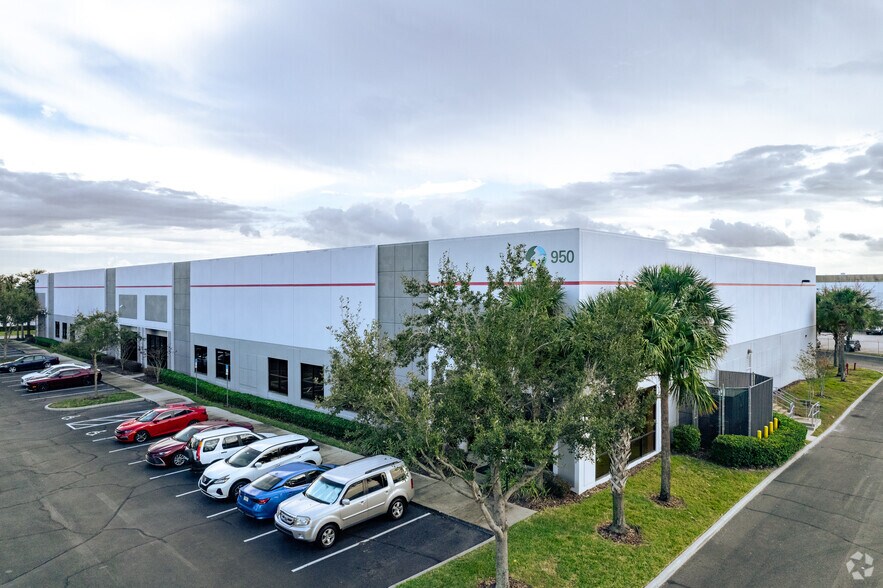 Primary Photo Of 950 Gills Dr, Orlando Light Distribution For Lease