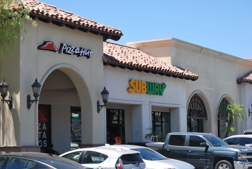 More Photos Of 29607 The Old Rd, Castaic Unknown For Lease
