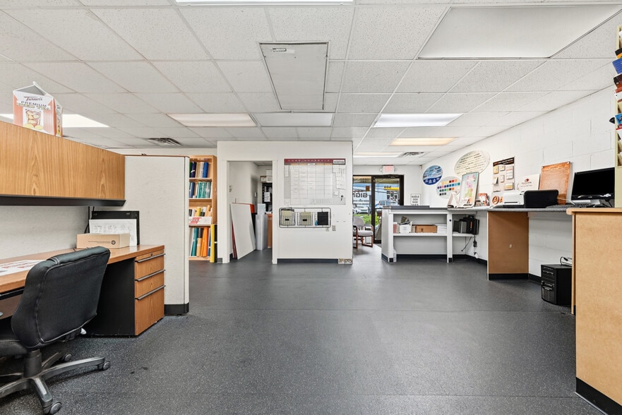 More Photos Of 508 Rodi Rd, Pittsburgh Flex For Sale