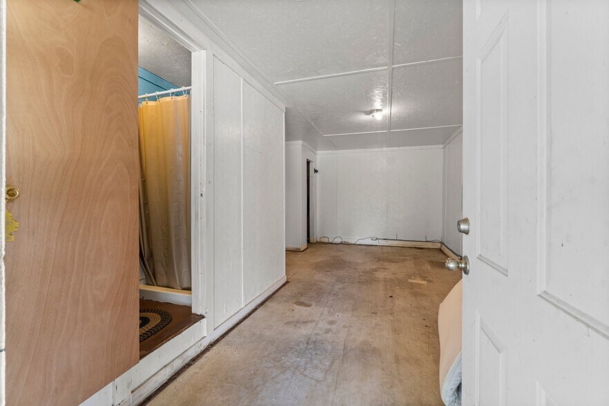 More Photos Of 3318 SH-146S, Livingston Mixed Retail For Sale