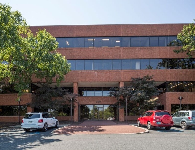 More Photos Of 200 Continental Dr, Newark Office For Lease