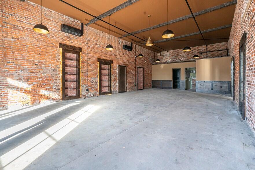 More Photos Of 811 E 1st St, Newberg Storefront Retail Residential For Lease