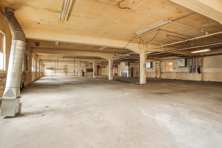 More Photos Of 373 High St, Wilkes Barre Manufacturing For Lease