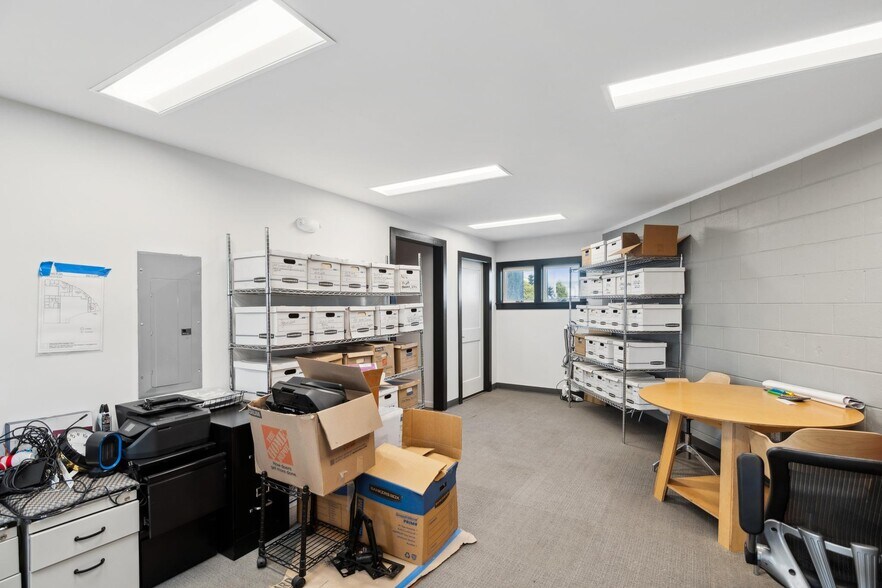 More Photos Of 1000 Calcot Pl, Oakland Warehouse For Lease