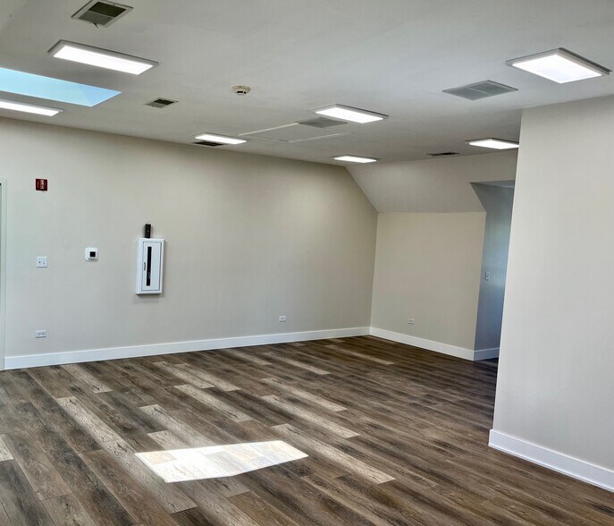 More Photos Of 183 Heritage Dr, Crystal Lake Medical For Lease